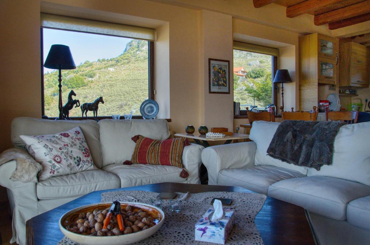 Levandes Houses Калаврита Экстерьер фото